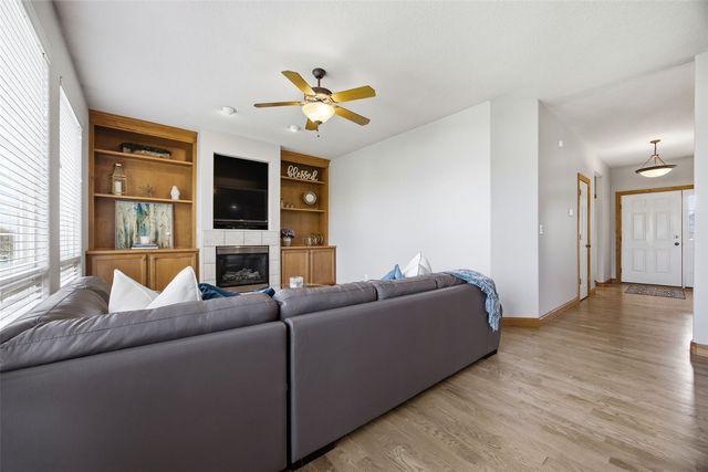 220 16th Ave Court, Hiawatha, IA 52233