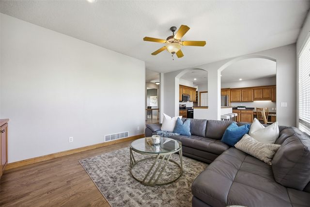 220 16th Ave Court, Hiawatha, IA 52233