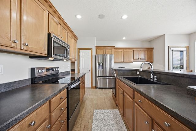 220 16th Ave Court, Hiawatha, IA 52233