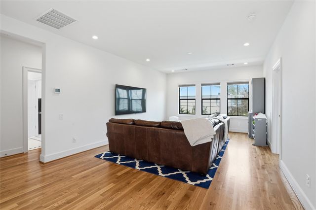 1710 Du Barry Lane, Houston, TX 77018