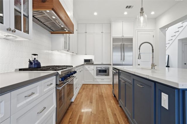 1710 Du Barry Lane, Houston, TX 77018