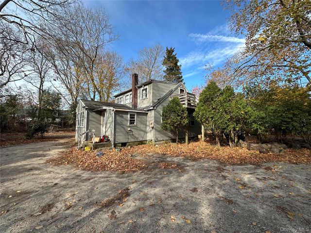 78 Bay Avenue W, Hampton Bays, NY 11946