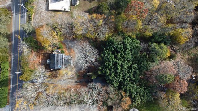 78 Bay Avenue W, Hampton Bays, NY 11946