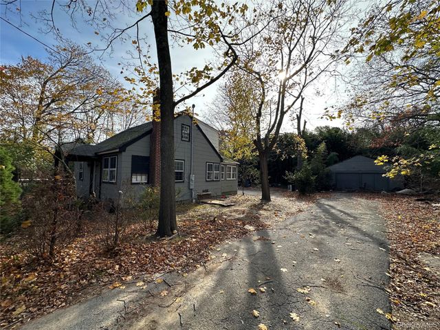 78 Bay Avenue W, Hampton Bays, NY 11946