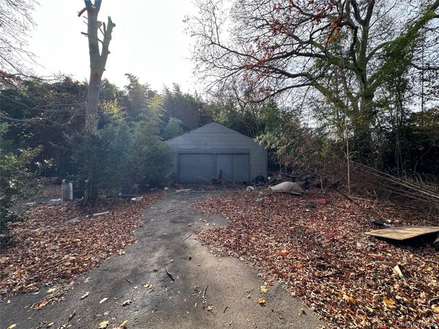 78 Bay Avenue W, Hampton Bays, NY 11946