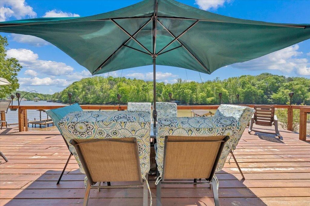 531 Brookwood RD, Wirtz, VA 24184