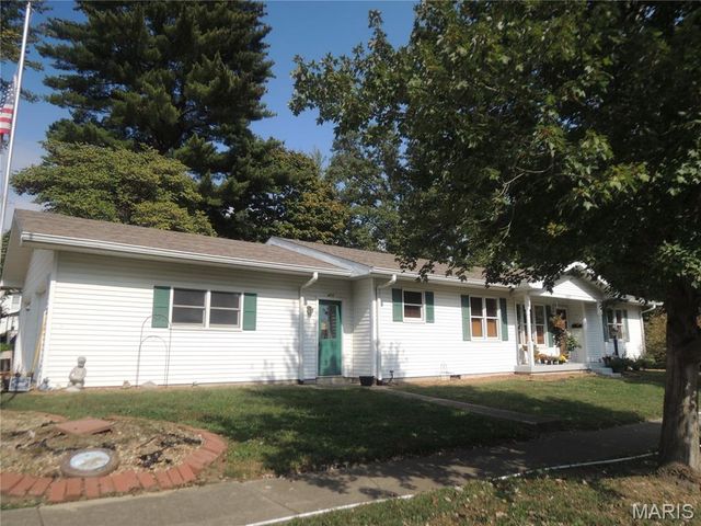 405 W Spring Street, Greenville, IL 62246