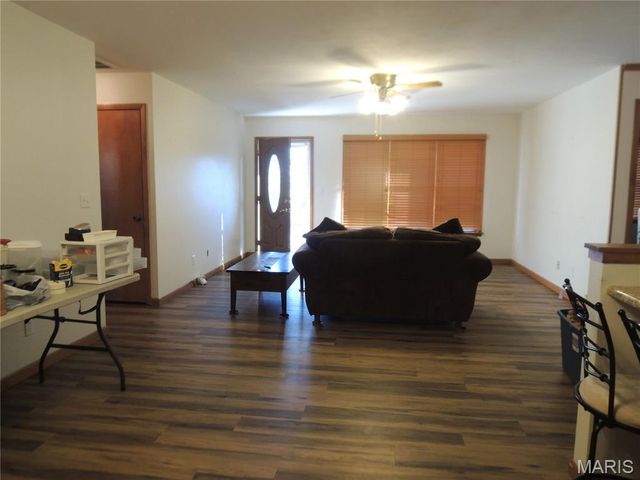 405 W Spring Street, Greenville, IL 62246