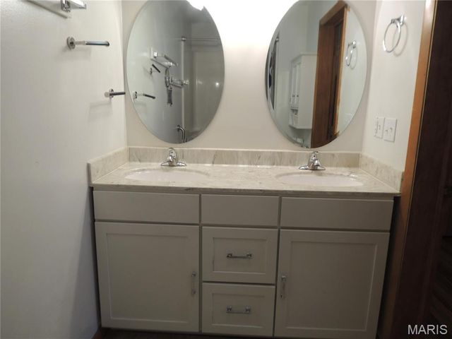 405 W Spring Street, Greenville, IL 62246