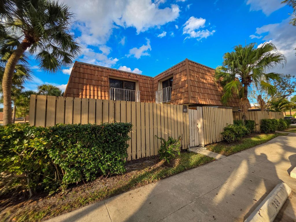 832 BLUE RIDGE Circle, West Palm Beach, FL 33409