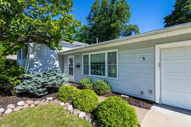 1720 Elmwood Avenue, Bettendorf, IA 52722