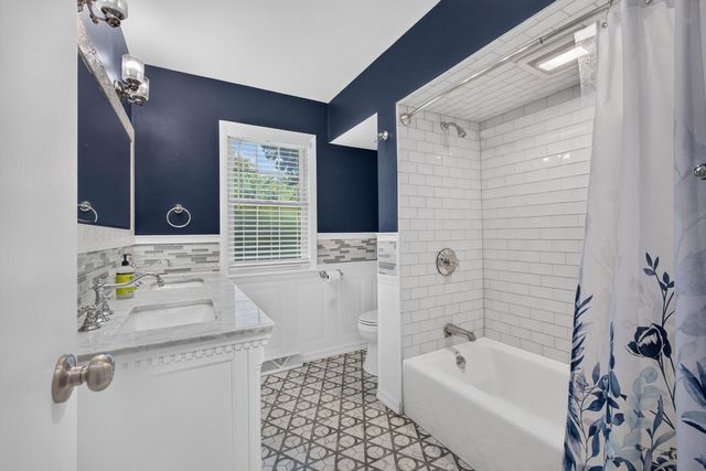 1720 Elmwood Avenue, Bettendorf, IA 52722