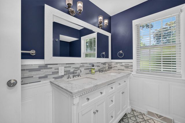 1720 Elmwood Avenue, Bettendorf, IA 52722