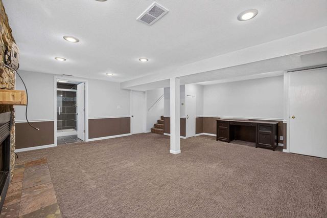 1720 Elmwood Avenue, Bettendorf, IA 52722
