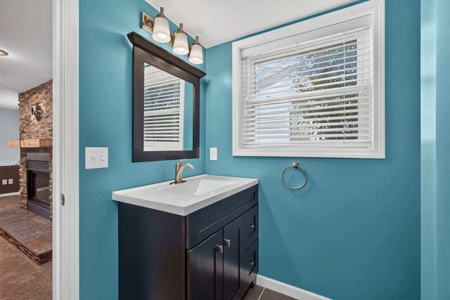 1720 Elmwood Avenue, Bettendorf, IA 52722