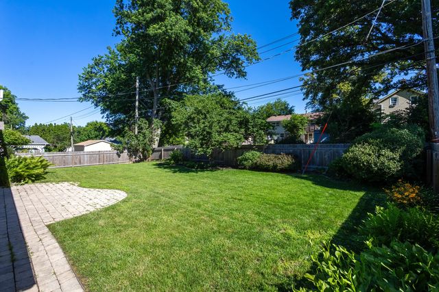 1720 Elmwood Avenue, Bettendorf, IA 52722