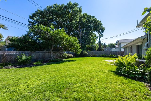 1720 Elmwood Avenue, Bettendorf, IA 52722