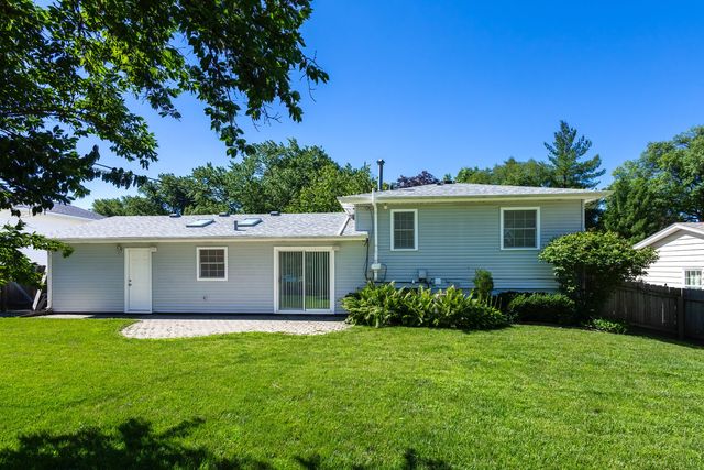 1720 Elmwood Avenue, Bettendorf, IA 52722
