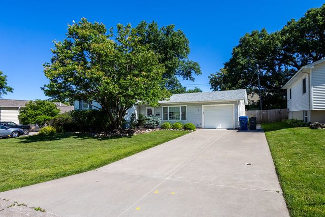 1720 Elmwood Avenue, Bettendorf, IA 52722