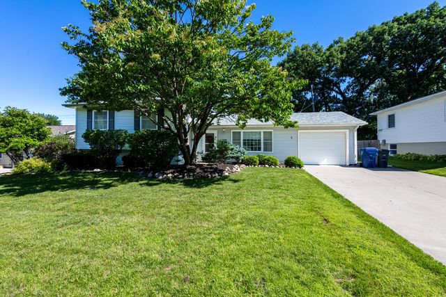 1720 Elmwood Avenue, Bettendorf, IA 52722
