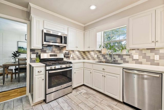 4 Summerland Court, Little Rock, AR 72227