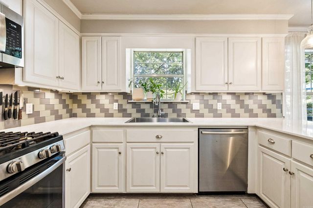 4 Summerland Court, Little Rock, AR 72227