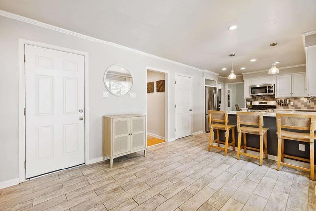 4 Summerland Court, Little Rock, AR 72227