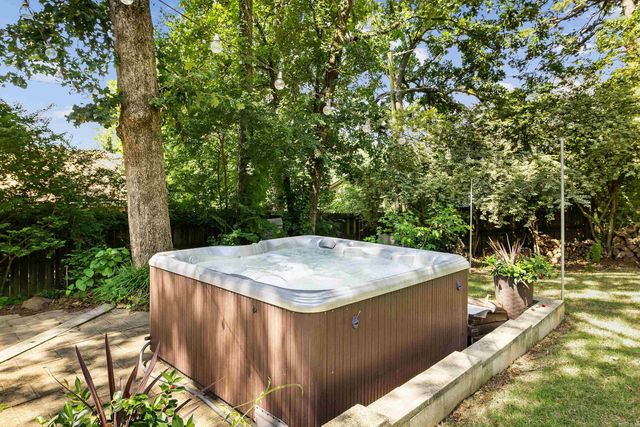 4 Summerland Court, Little Rock, AR 72227