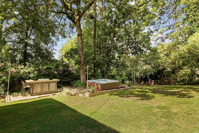 4 Summerland Court, Little Rock, AR 72227