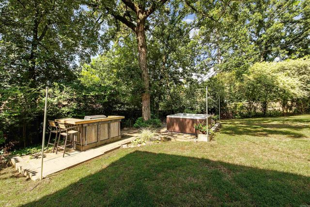 4 Summerland Court, Little Rock, AR 72227