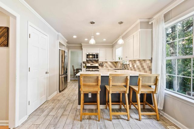 4 Summerland Court, Little Rock, AR 72227