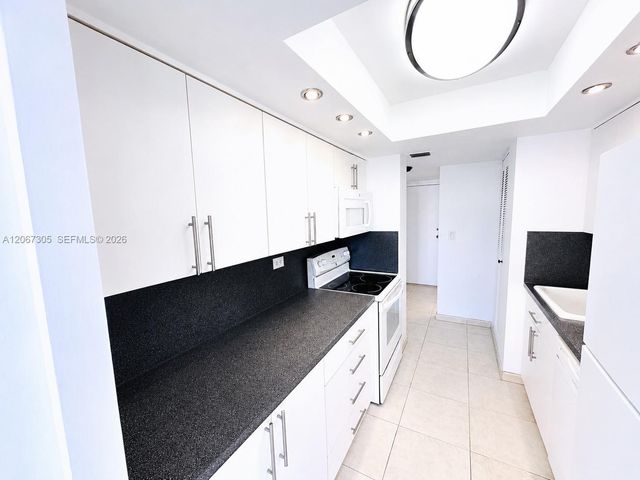 250 174th Street 115, Sunny Isles Beach, FL 33160