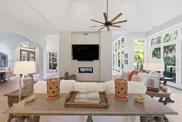 24 Ridgewood Ln, Hilton Head Island, SC 29928