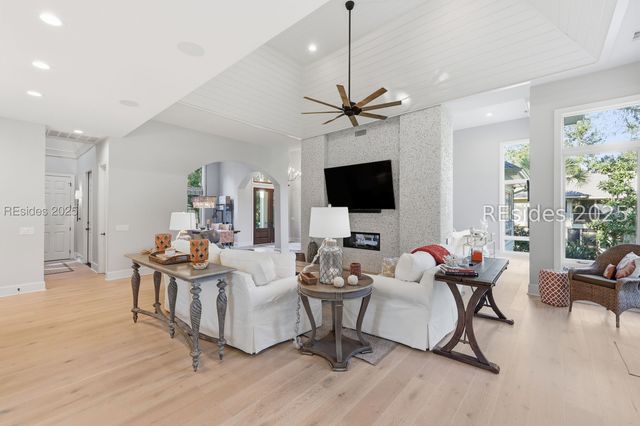 24 Ridgewood Ln, Hilton Head Island, SC 29928