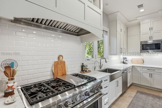 24 Ridgewood Ln, Hilton Head Island, SC 29928