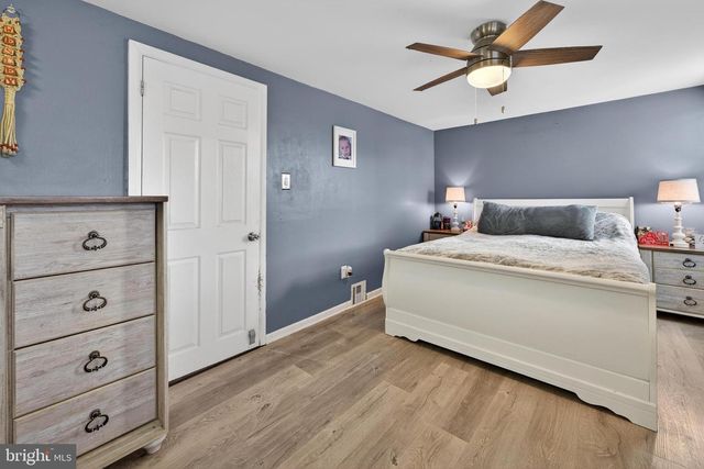 115 S WALNUT AVE, Maple Shade, NJ 08052