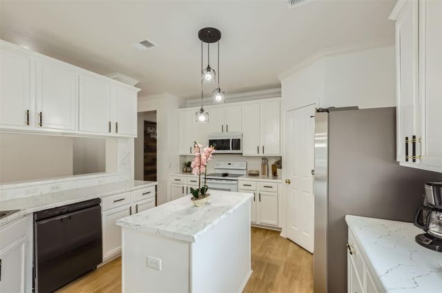 1016 Thackeray LN, Pflugerville, TX 78660