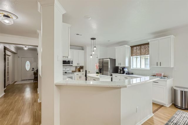 1016 Thackeray LN, Pflugerville, TX 78660