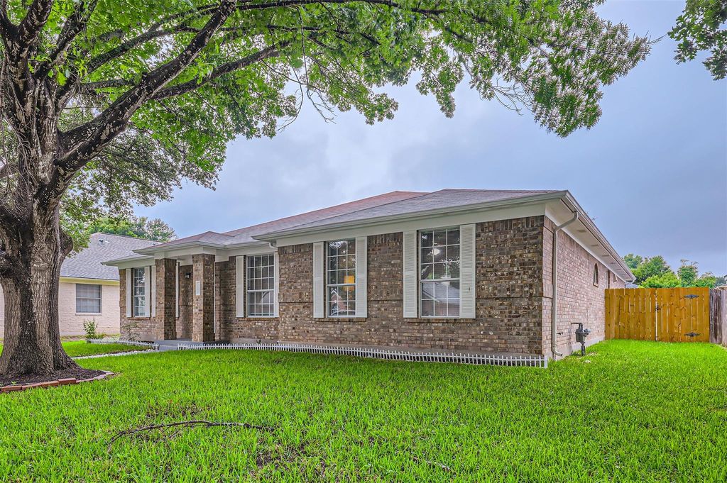 1016 Thackeray LN, Pflugerville, TX 78660