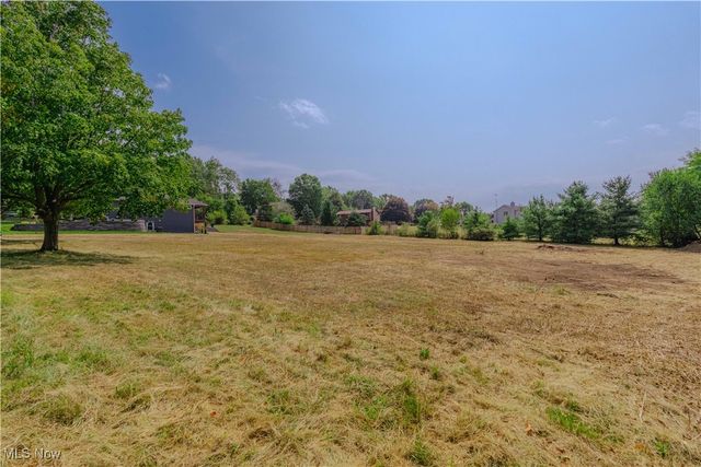 Heckman Street NW, Uniontown, OH 44685