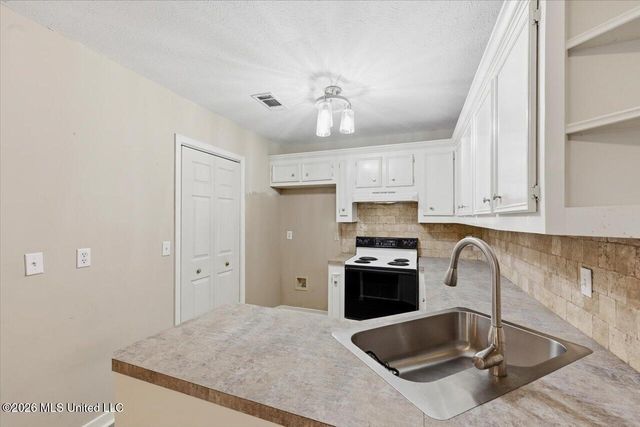 1427 Chelsea Lane, Richland, MS 39218