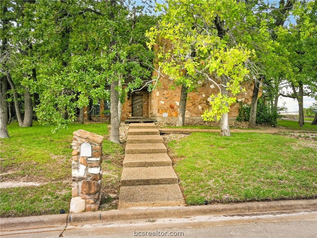 2911 Partridge Circle, Bryan, TX 77802 — exterior
