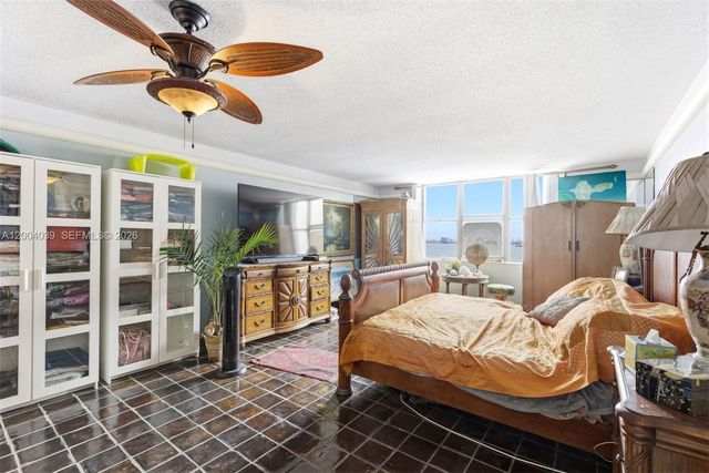 1800 NE 114th St 1505, Miami, FL 33181