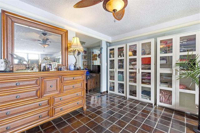 1800 NE 114th St 1505, Miami, FL 33181