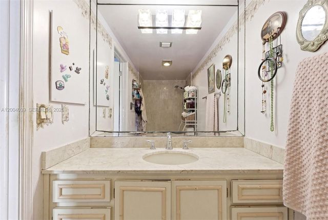 1800 NE 114th St 1505, Miami, FL 33181