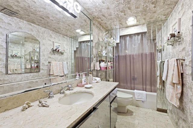 1800 NE 114th St 1505, Miami, FL 33181
