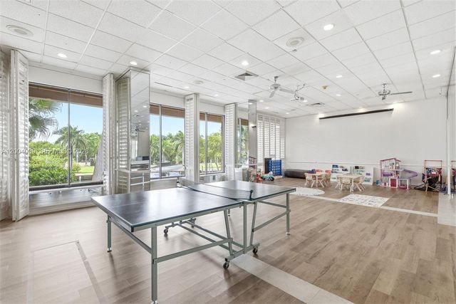 1800 NE 114th St 1505, Miami, FL 33181