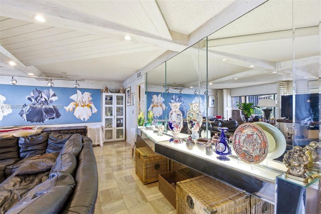 1800 NE 114th St 1505, Miami, FL 33181