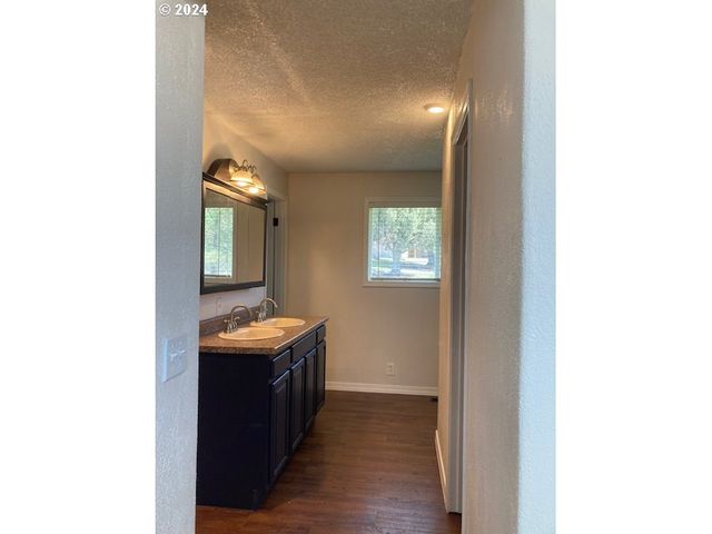 324 EDGEWOOD Dr, Canyon City, OR 97820