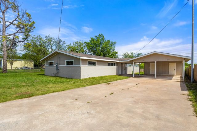 205 April Street, Bowie, TX 76230